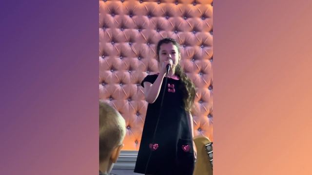 Поёт Арина КузнецОва
"Шел чудак" (Сплин)
