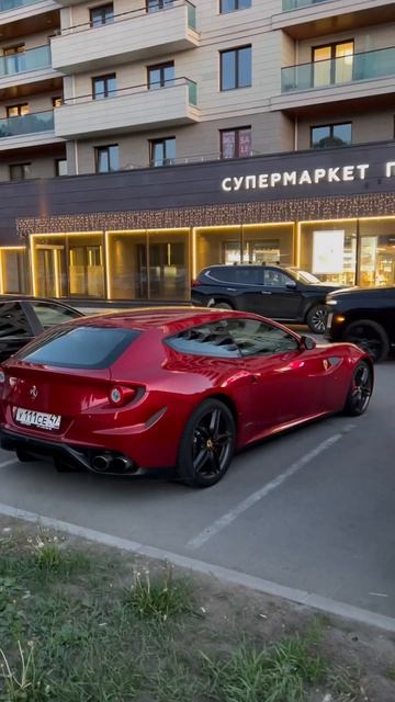 Смотрите сами на атмосферу летнего Санкт-Петербурга.🔥😍 Не на Патриках.