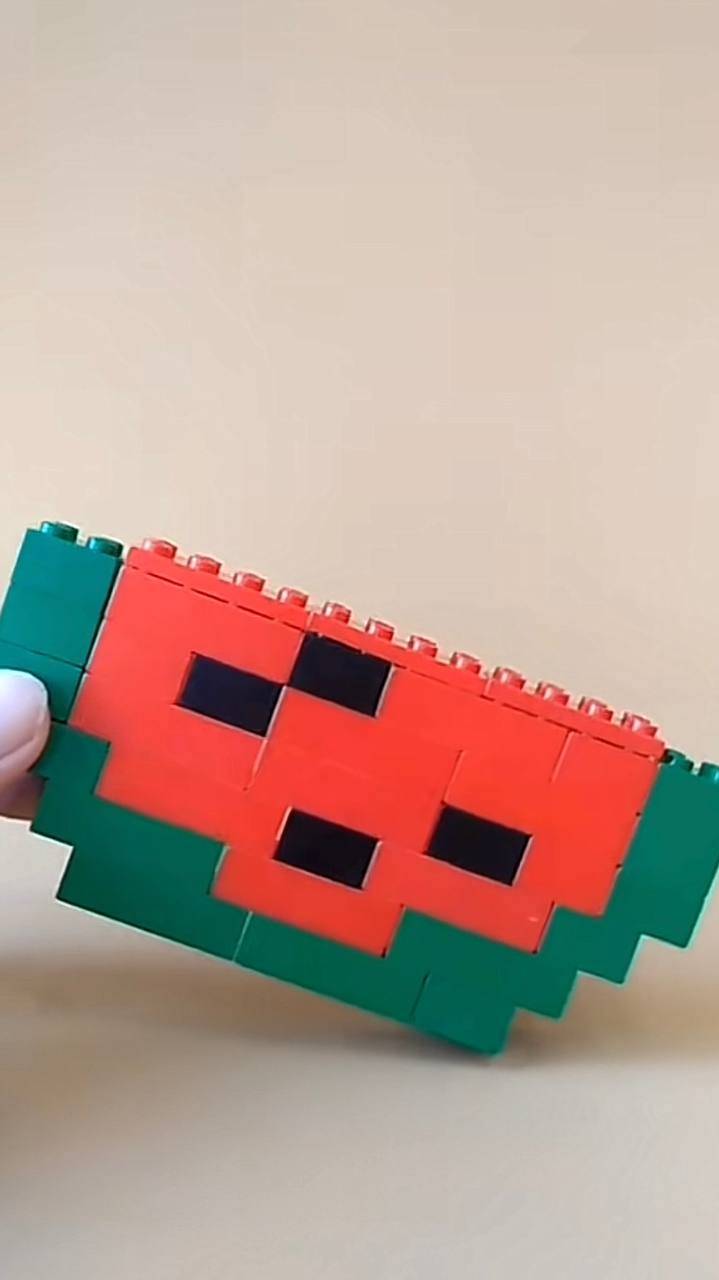 Сборка LEGO арбуз