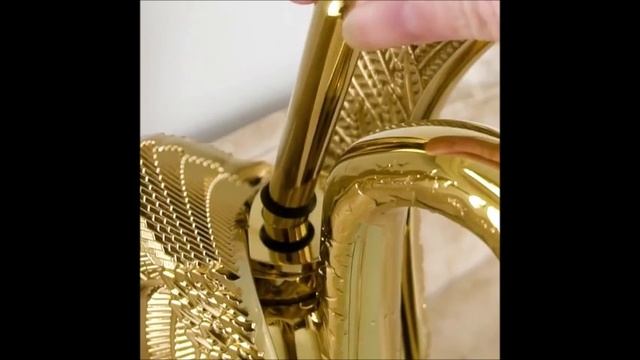 Роскошный латунный смеситель для раковины.