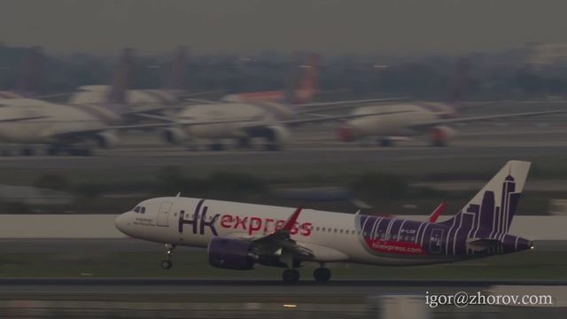Эйрбас А320 авиакомпании Hong Kong Express приземляется в аэропорту Бангкока.