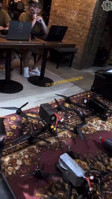 Примерно так мог выглядеть центр управления украинскими БЛА, которые сегодня приняли участие в удара