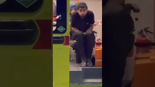 Абушка наширялся наркотиками и резко совершил обратную эволюцию до первопредка !!!