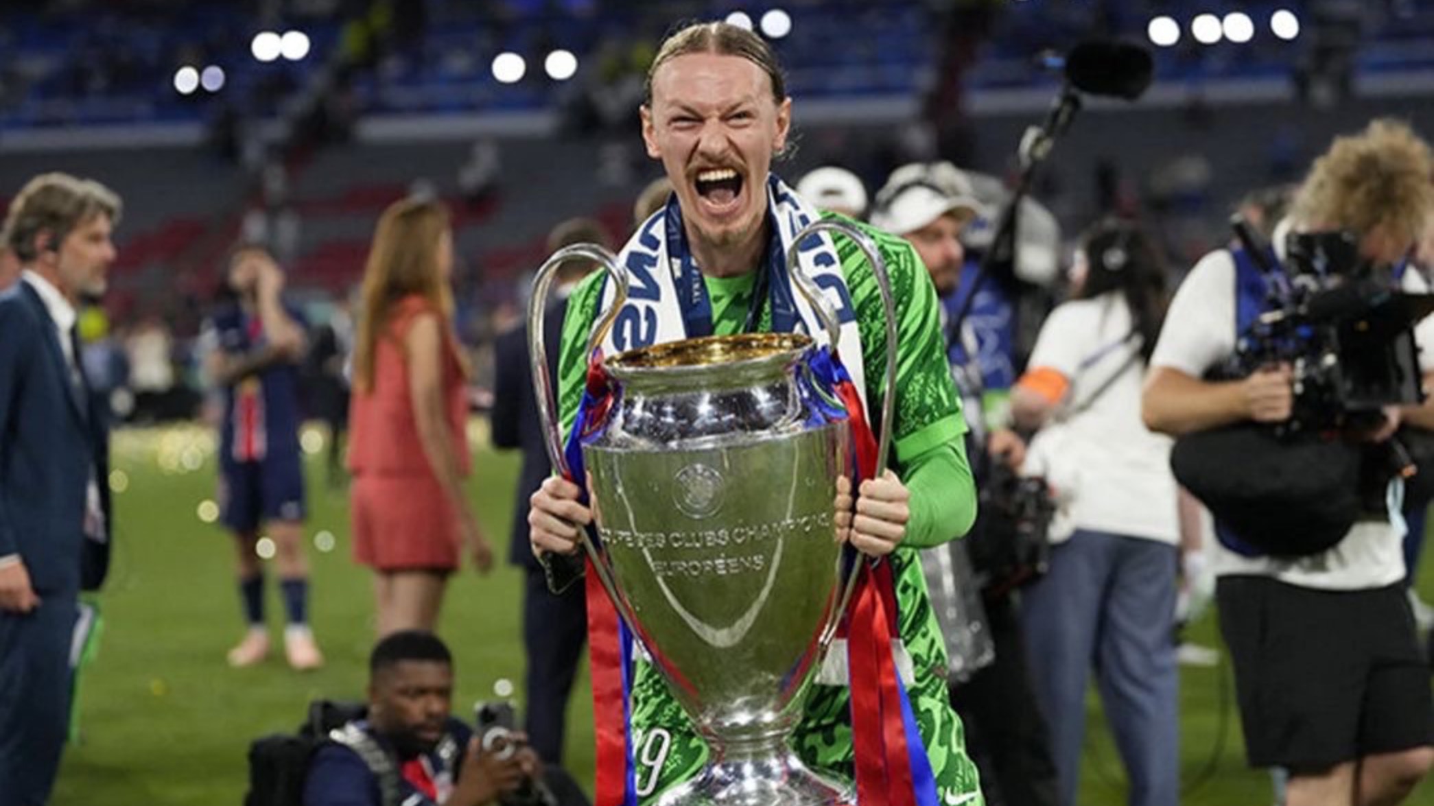 Матвей Сафонов выиграл Лигу чемпионов. Сразу!