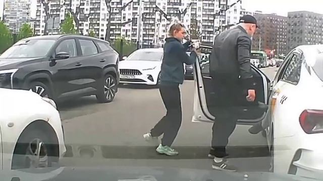 В Ленобласти пара в наркоопьянении напала на таксиста.  Конфликт на дороге перерос в драку