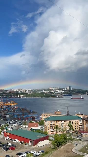 Владивосток — город серых туманов. Но иногда природа дарит нам чудо