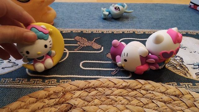 Распаковка коробочки Hello Kitty. Игрушка и сладости внутри. Выпуск № 3.