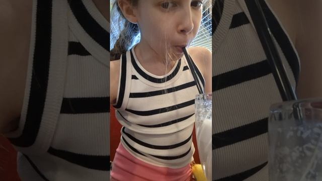 праздную! Сижу в кафешке ресторане