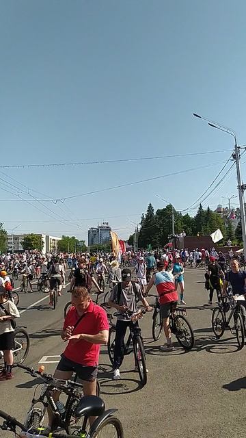 ПРЯМО СЕЙЧАС ВЕЛОГОНКИ.  массовый старт день 1000 велосипедистов. уфа 1 июня 2025. 40 000 ЧЕЛОВЕК ЕД