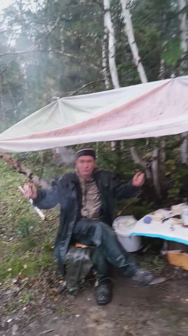 Берёзка разгорелась. Свою рыбу мы поймаем.