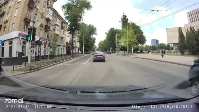 Ситуация на дороге.. 

(Музыкальное сопровождение видео с нецензурными выражениями, сделайте звук ти