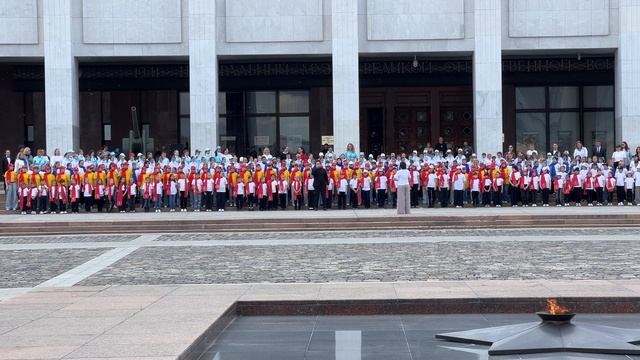 Хор Улыбка, Поклонимся великим тем годам (возложение цветов), 01 июня 2025