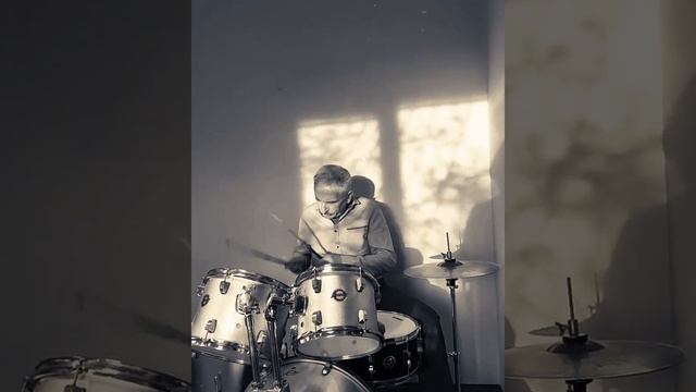 Как сын грустит о матери ...