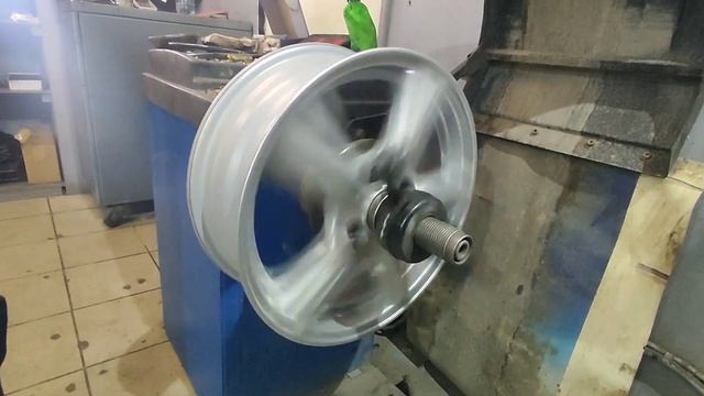 Литые диски r15 4x100 5.5JJ ET43 DIA68 Япония