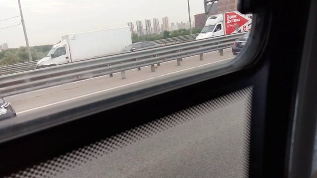 Шикарный кроссовер Тойота RAV4. Выглядит очень эпично.