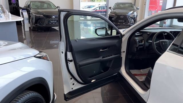 Обзор  Lexus UХ