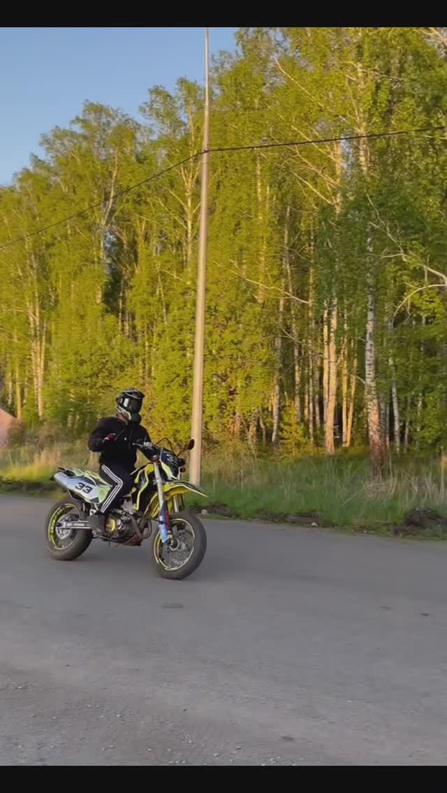 Suzuki drz400sm вилли (попытки езды на заднем колесе)