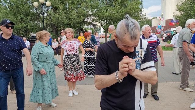 Дарите женщинам цветы... 31.05.25...