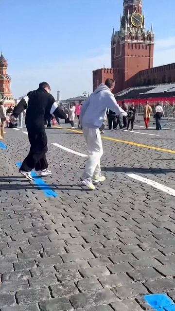 WALKING DANCEE