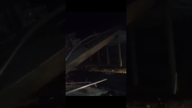 ⚡️ Ночью в Брянской области обрушился мост на пассажирский поезд Климов — Москва.