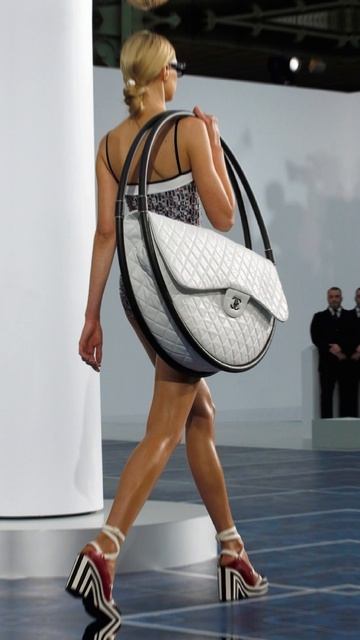 Самые необычные версии сумки 2.55 от Chanel