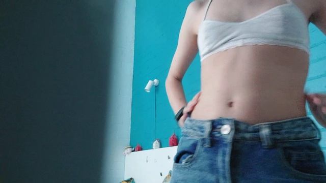 переодеваюсь)