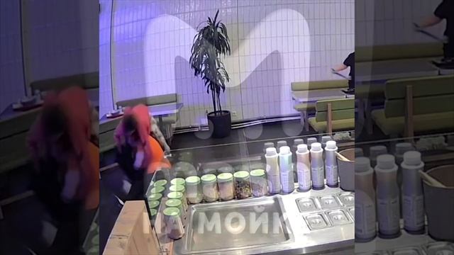 В Петербурге пьяный зумер выстрелил в голову актеру "Улицы разбитых фонарей"

На странное…🔽🔽🔽
