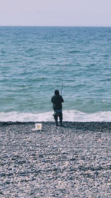 Впечатляющие морские накаты! Прибой! Морские волны!🌊🎣💙 #nastikae #морскиеволны #прибой
