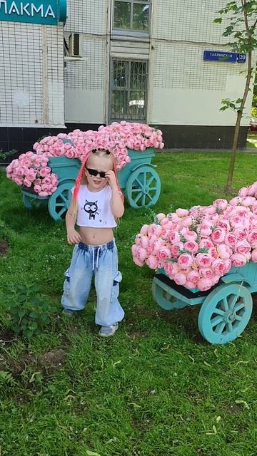 Алисия.. Дарите женщина цветы.. май 2025г