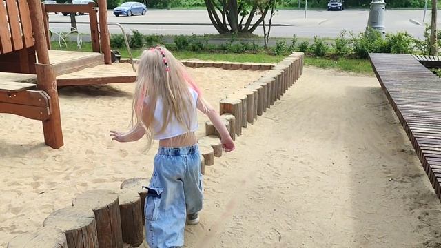 Алисия.. Спрунки.. детская площадка.. май 2025г..