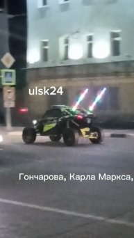 На дорогах Ульяновска в субботу вечером. Центр, Ленинский район, Ульяновск. Мотоциклы, автомобили