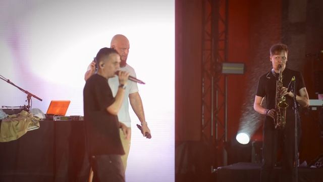 Каспийский Груз - Давай уедем (feat. MIRAVI) Live 2024