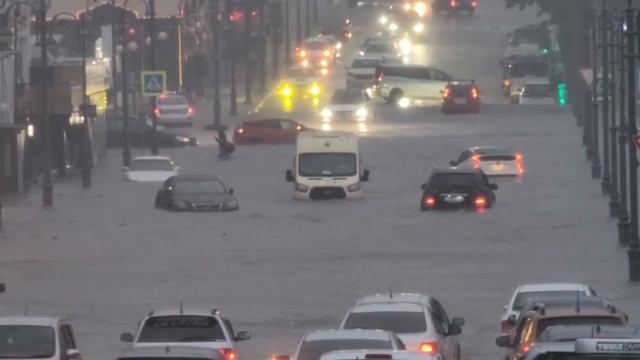 Вот и июнь! Ждём дождь, как всегда... и как всегда — неожиданно ☔