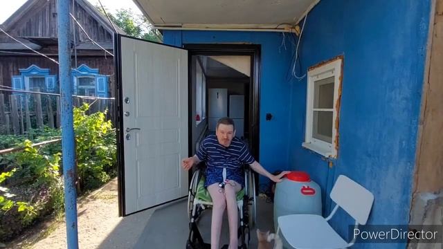 У нас снова бушует ремонт! 😊 Сделали полы и потолок, установили двери и насос для скважины.