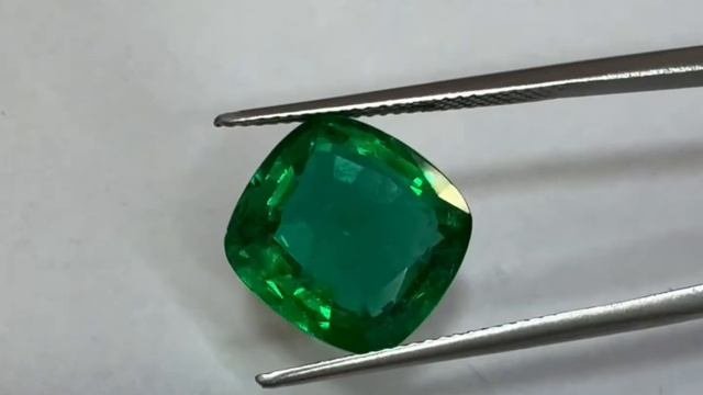Изумруд 6,10 карата из Замбии.