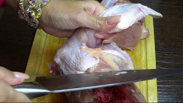 Как быстро и легко разделать курицу на части