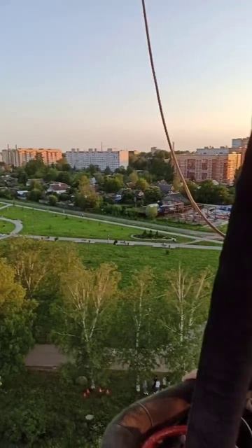 Вот так выглядит город из корзины шара сегодня на привязном подъеме у Мармелада