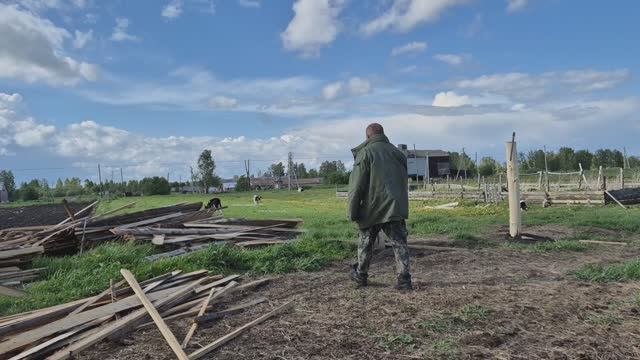 То-ли безработная, То-ли беззаботная жизнь моя деревенская/ начало строительства