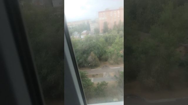 У нас Волгодонске пошёл дождь днем