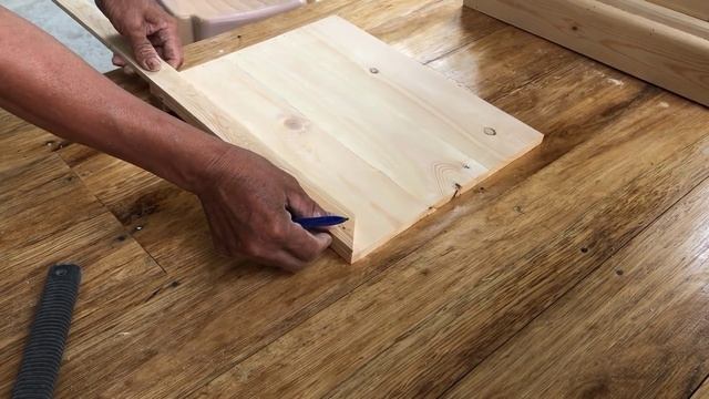 Great Creative Ways To Hide Your Outdoor Trash // HowTo Build A Safe-Style Trash From Wooden Pallets
