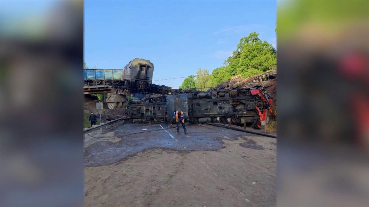 В Курской области ночью обрушился мост, в это время по нему проезжал грузовой локомотив