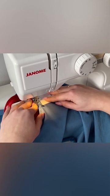 Я сшила эту футболку только на швейной машине. Больше ?