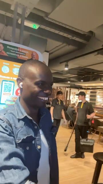 Как мужики делают сюрприз друг другу 😄🤣