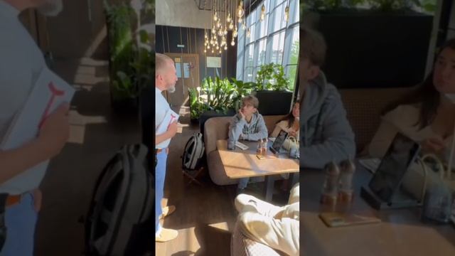 Разыскиваю девушку по имени Анна!   Чтобы вручить свой сборник стихов "Душевная мелодия моя"