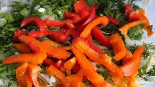 Салат из капусты и болгарского перца