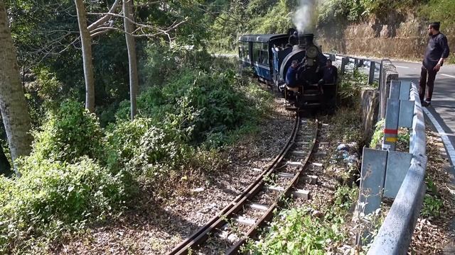 🚄 4К SmartTV ➤ Гималайская ж.д. Дарджилинг (Индия), ч.2/4, Ронгтонг - Курсонг: зигзаги и петли!