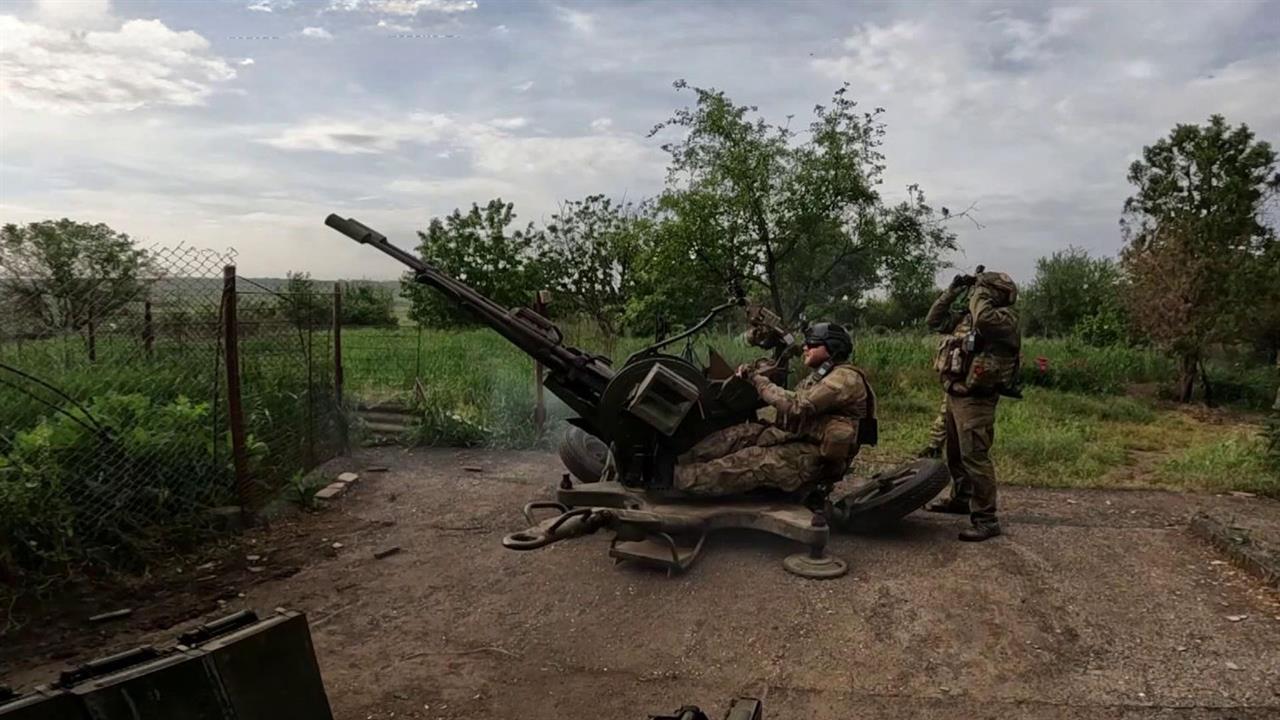 Репортаж с позиций отряда "Барс-27", где бои ведут штурмовики и операторы дронов