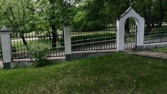 Храм Ризоположения  1719 век. в Леоново. Москва.