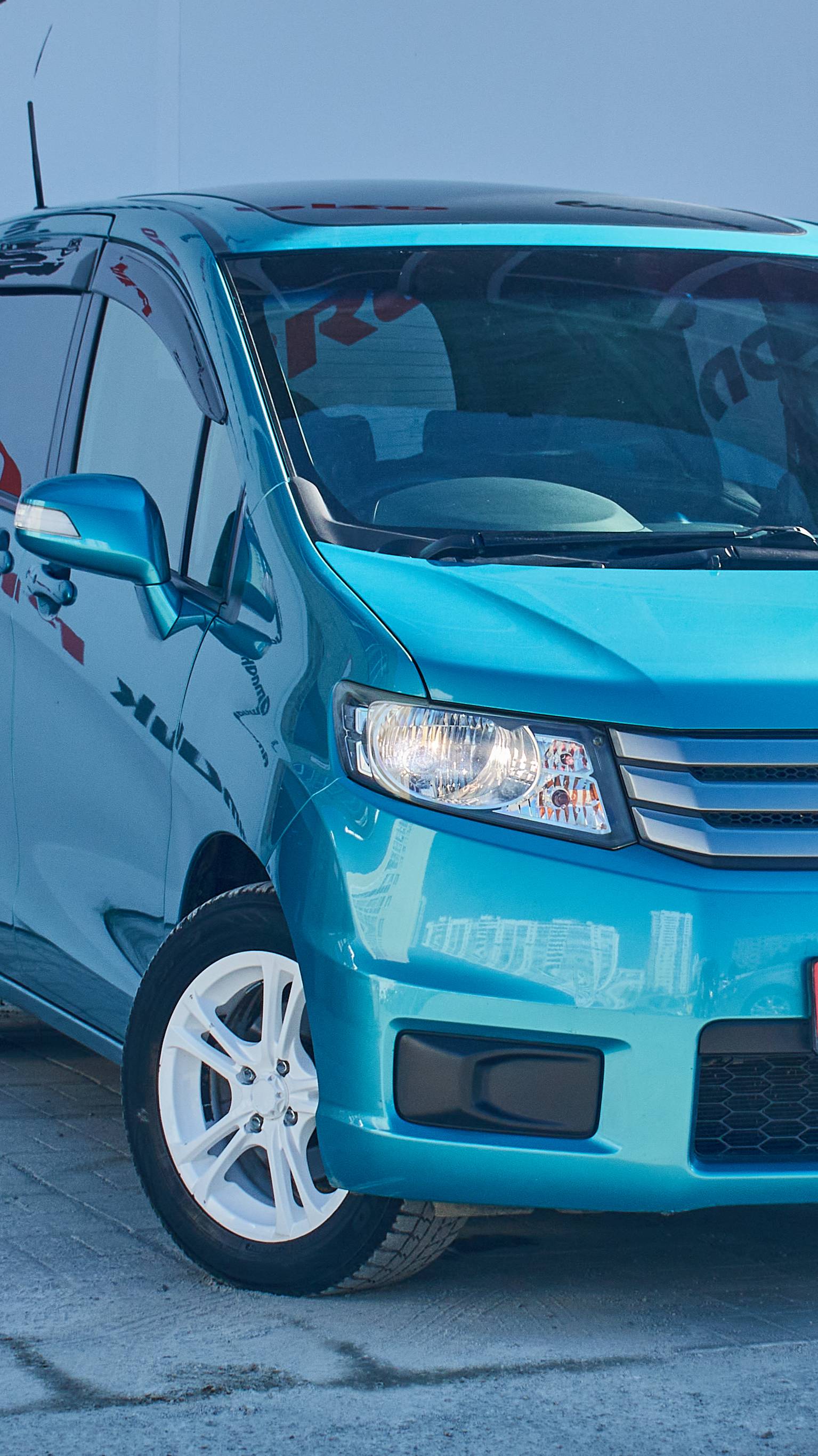 Обзор на Honda Freed Компактвэн 1.5 CVT 2012г