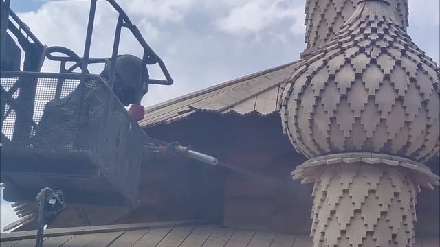Пескоструйная очистка крыши деревянной часовни +79152806403